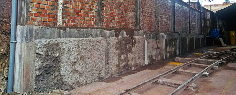 Construcción de muro perimetrico edegsa